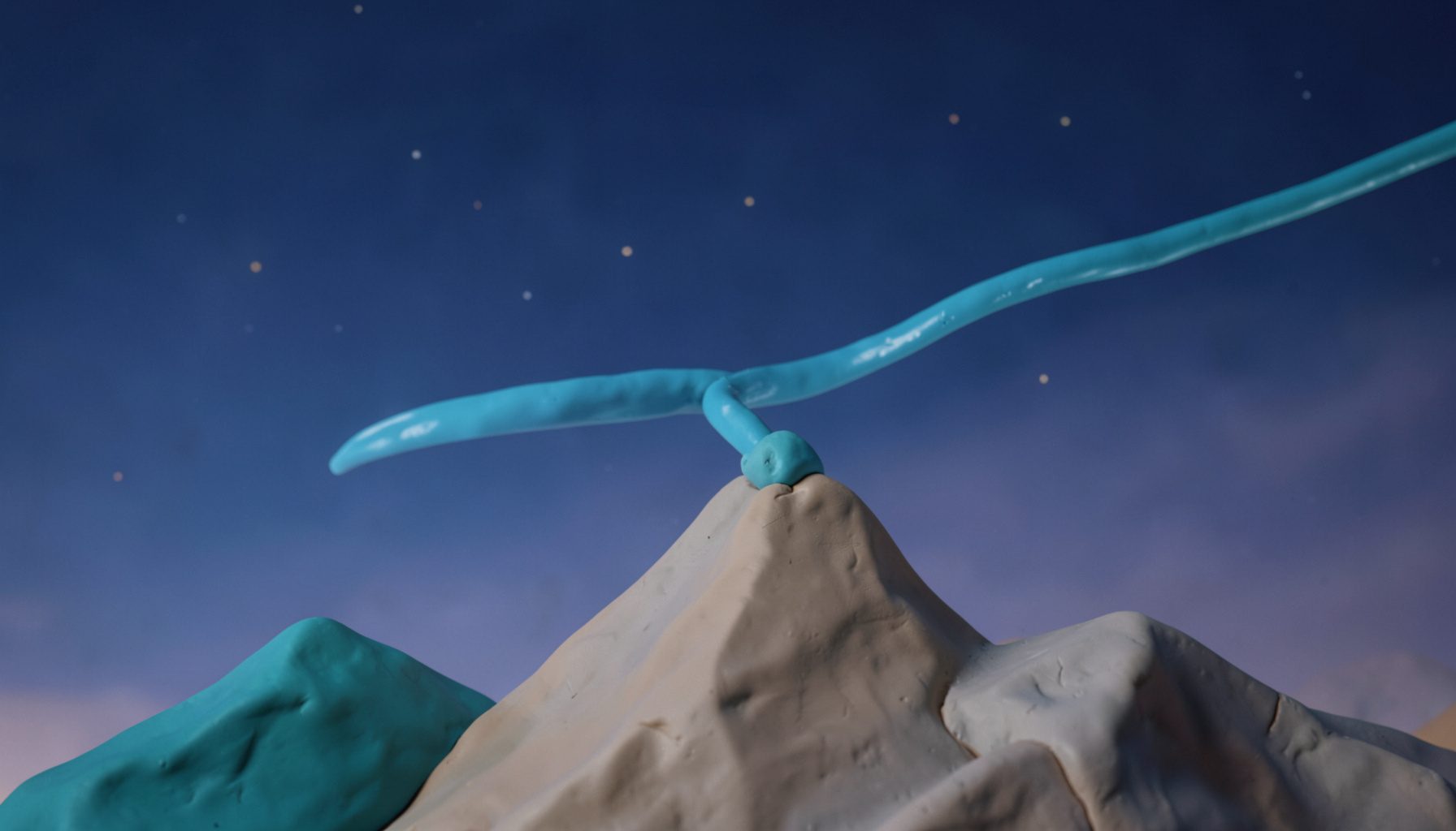 Voie lactée brillante s'étirant au-dessus d'une silhouette de crête montagneuse sous un ciel nocturne profond, tons bleu nuit et violet pâle